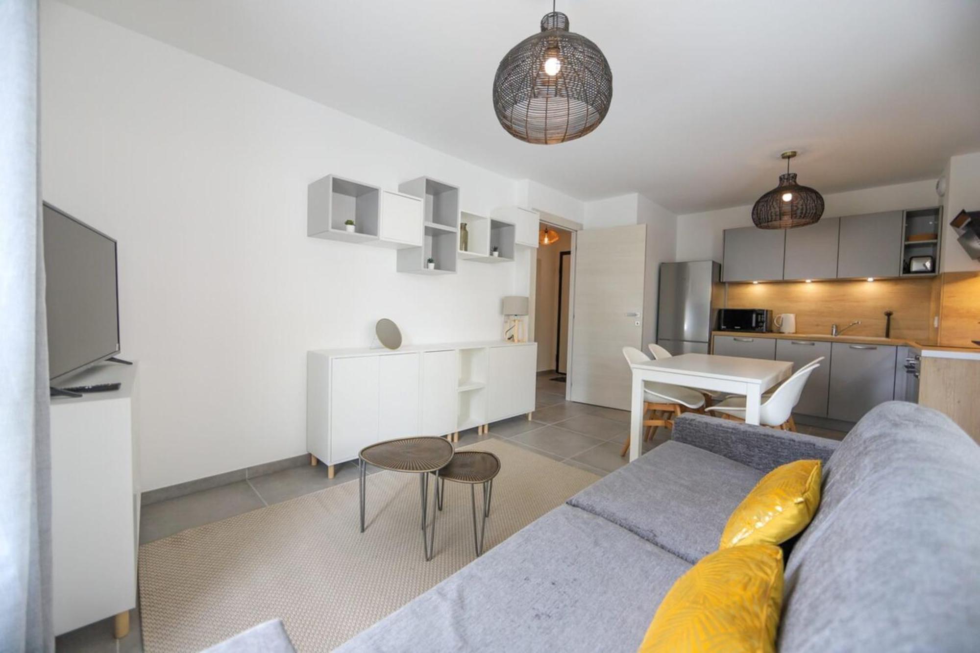 Le Romain - 1-Bedroom With Private Garage Annecy Luaran gambar