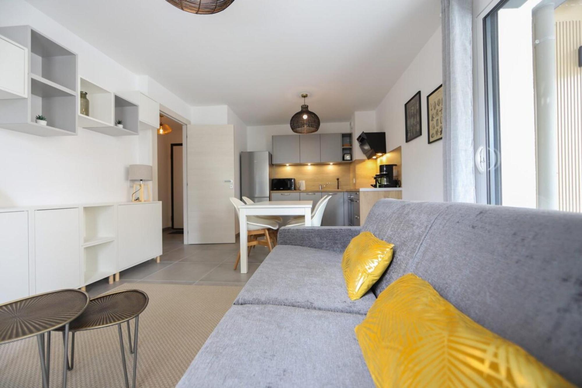 Le Romain - 1-Bedroom With Private Garage Annecy Luaran gambar