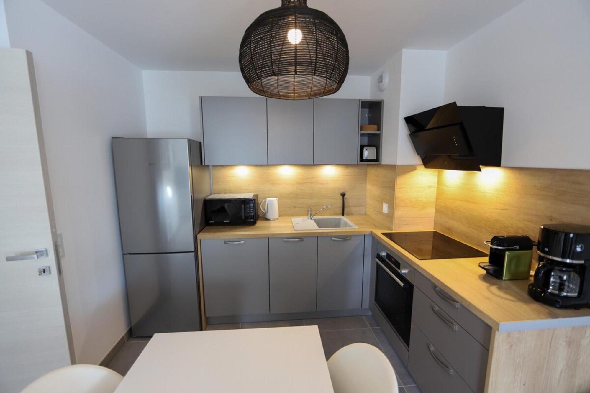 Le Romain - 1-Bedroom With Private Garage Annecy Luaran gambar