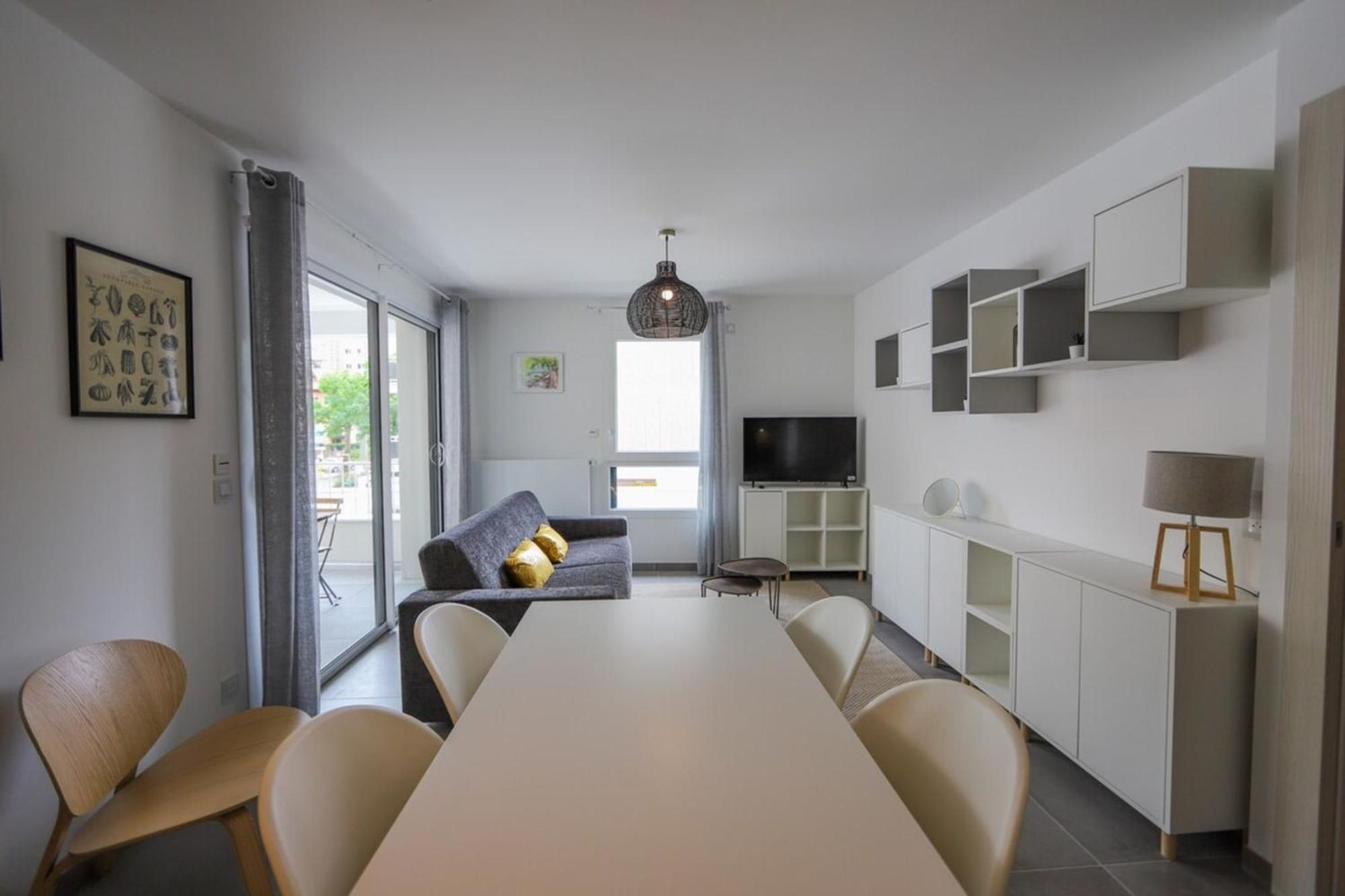 Le Romain - 1-Bedroom With Private Garage Annecy Luaran gambar