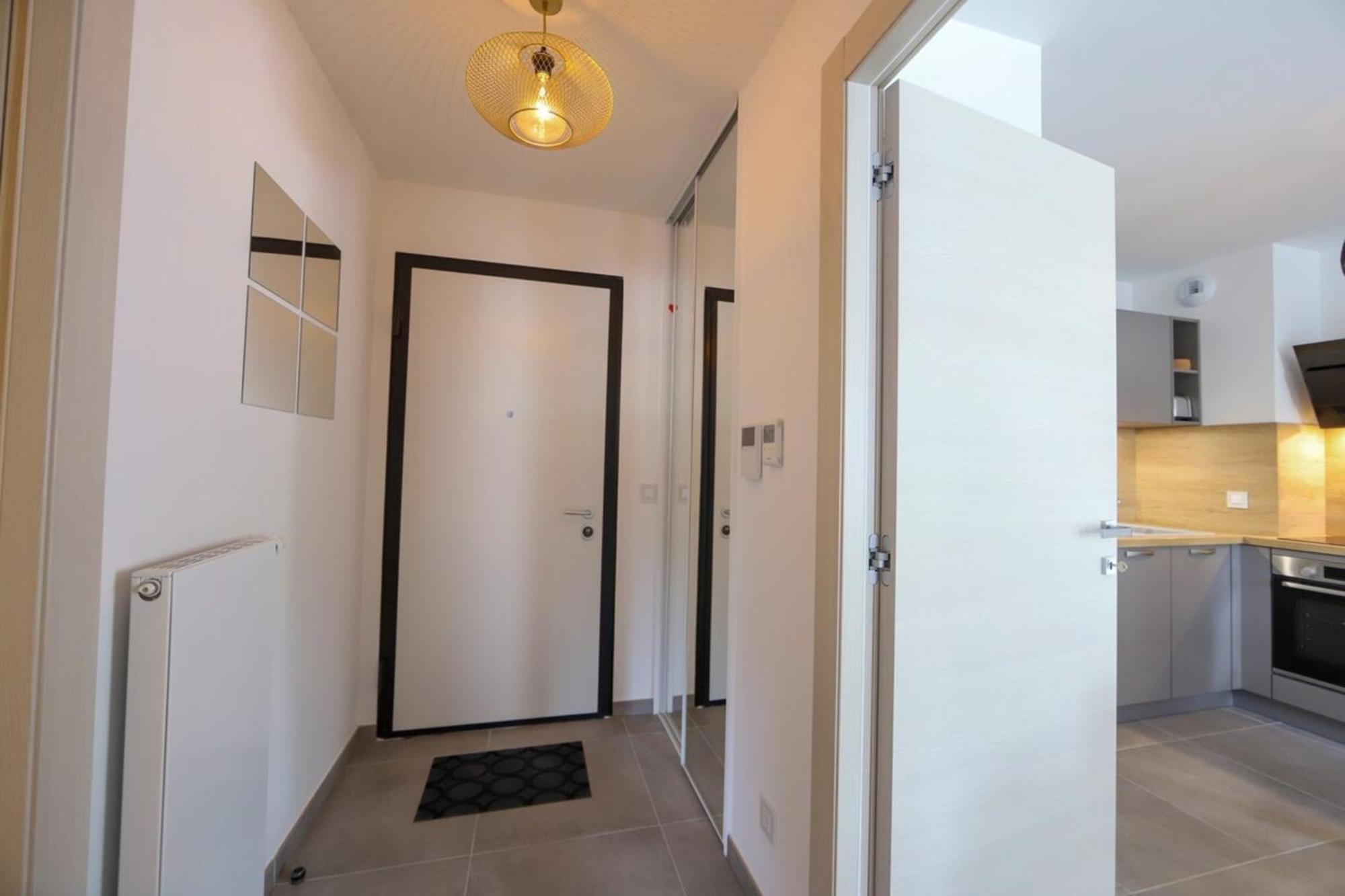 Le Romain - 1-Bedroom With Private Garage Annecy Luaran gambar